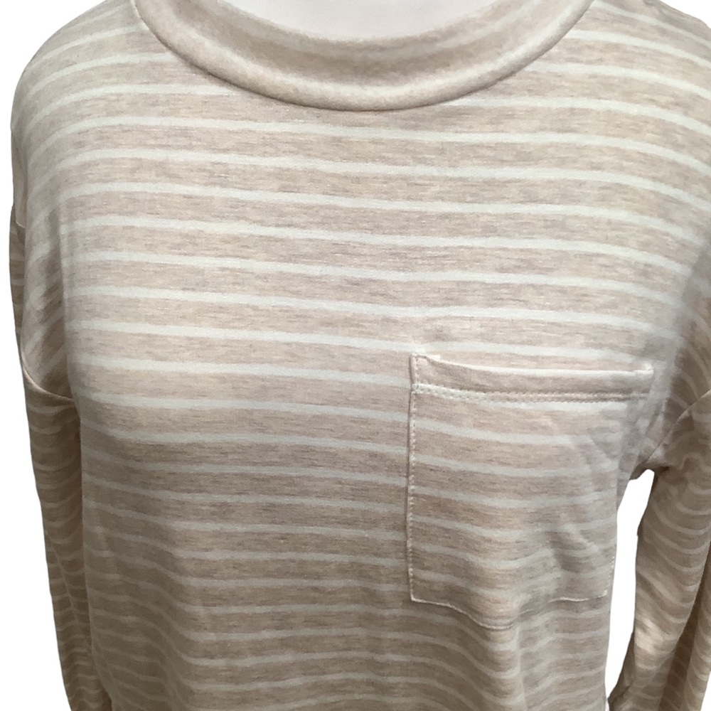Lush Women’s long sleeve, stripped top. NWOT Size L - Picture 2 of 4